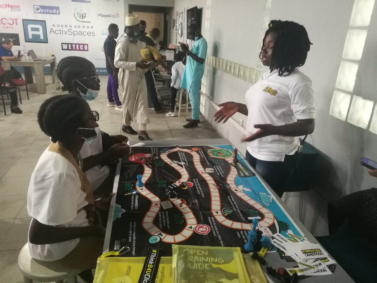 RonelTedeffo's tweet photo. Apprendre par le jeu. Plusieurs jeunes sont actuellement à @ActivSpaces pour apprendre comment barrer la route aux fakes news. Plusieurs activités connexes sont en cours également. @defyhatenow @DefyhatenowWCA #HateFreeCameroun #Act4Peace #Defyhatenow https://t.co/bWOxeeTRP3