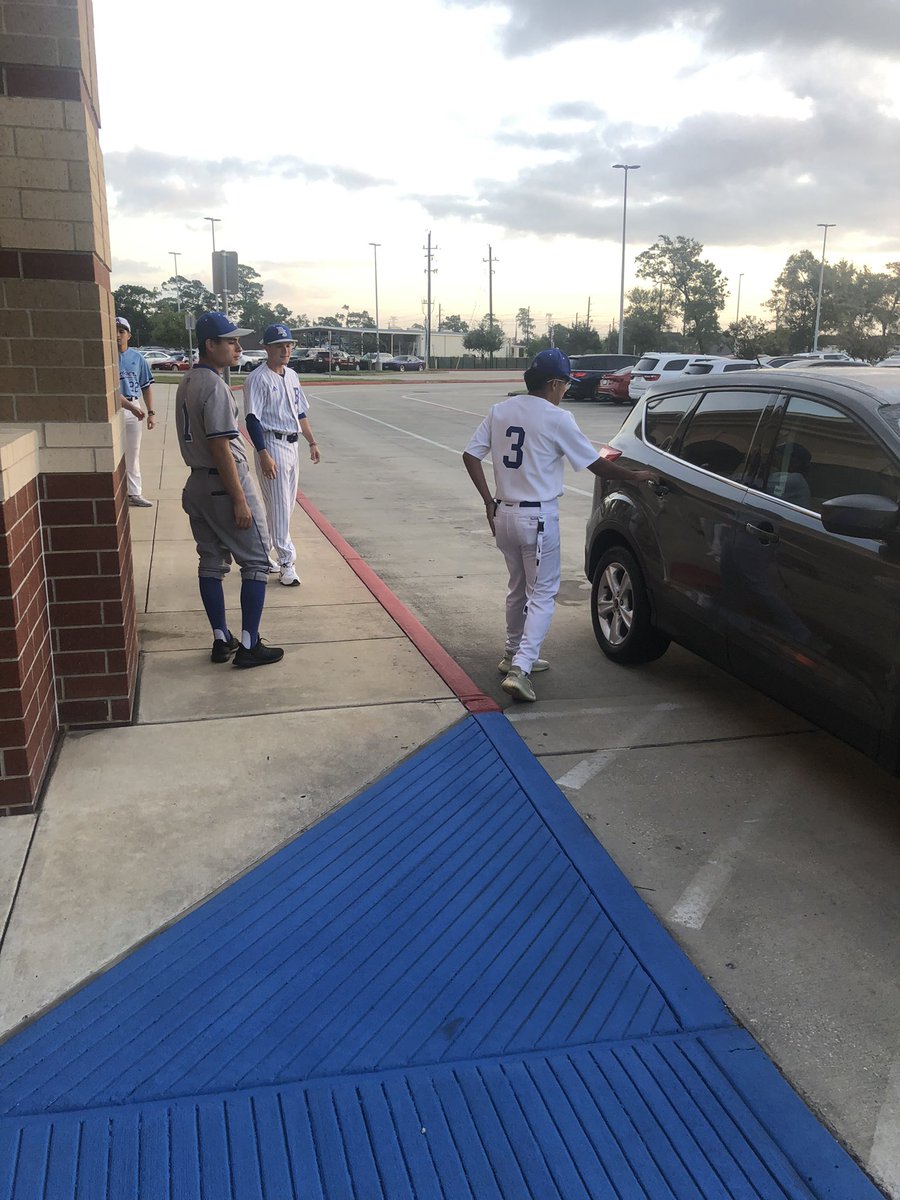 RSS_Baseball's tweet photo. Ranger ⚾️ 
“Positive Influence Tour ‘21/‘22” 
Stop #2
It’s been a tough week for the guys but they still made the choice to go put a smile on the faces of the kids at @jtclarkcowboys elementary this morning. Thank you for having us. See you tomorrow Crockett Elementary. @GCCISD https://t.co/TSAz9UYfrd