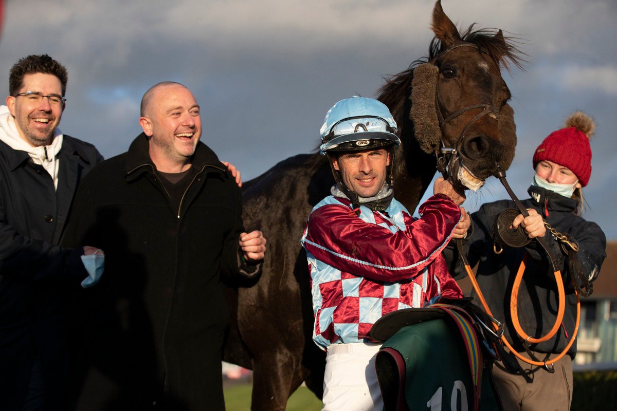 NavanRacecourse's tweet photo. Final race of the day! 

The Racing Again Sunday 7th November Handicap 👏🏻👏🏻 

🥇 Yamato 20/1🥇

Congratulations on @McConnellRacing and @RclearyRory 

🥈 Aprils Joy 6/1
🥉 Jeff Kidder 13/8
4️⃣ Lord Erskine 22/1 https://t.co/4VGcy11IRx