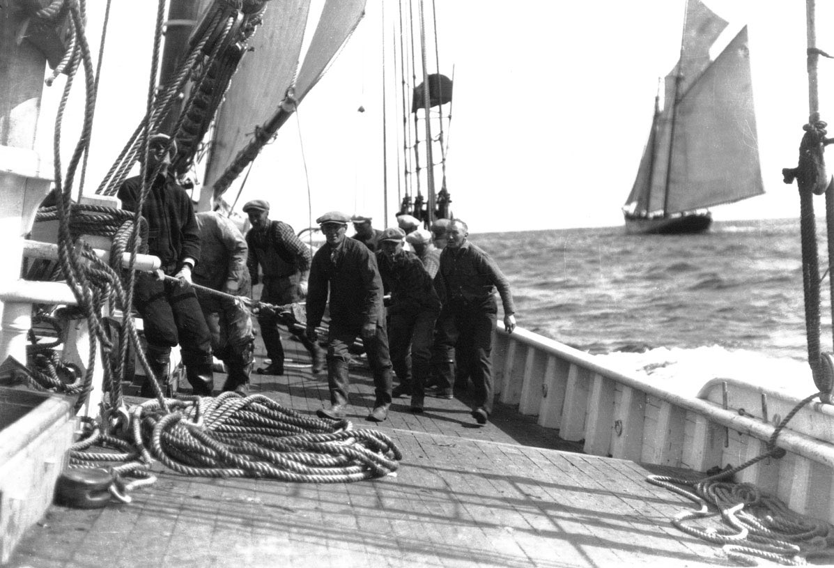 Setting topsails as seen from the deck of BLUENOSE ⚓️

#Bluenose100 💯

📷: W.R. MacAskill / <a href="/NS_Archives/">Nova Scotia Archives</a>