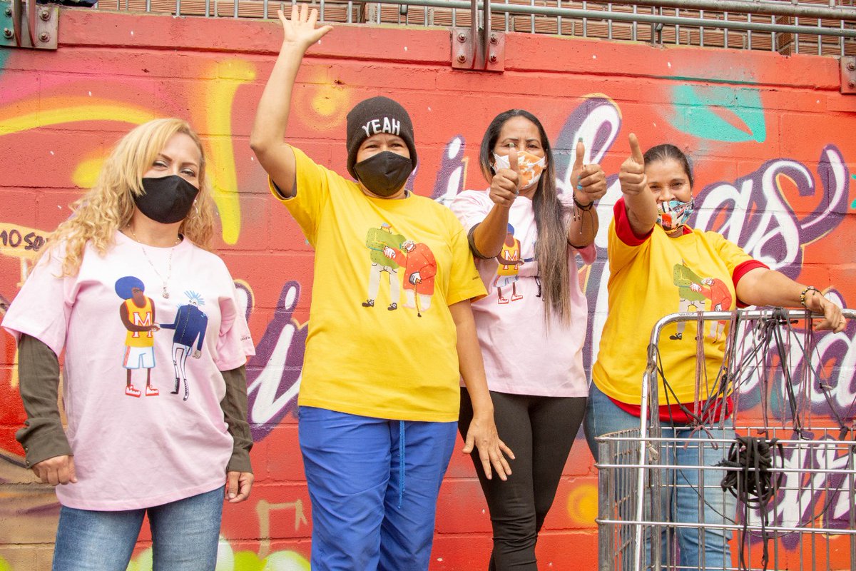 seguridadmed's tweet photo. ¡Inició la #SemanaDeLaConvivencia! Nos reunimos en la Plaza Minorista para hacer la presentación del mural del emprendimiento, con el propósito de exaltar la labor y la lucha constante y amorosa de las madres cabeza de familia en este lugar de encuentro de la ciudad🕊️ https://t.co/eDDYtTO2wK