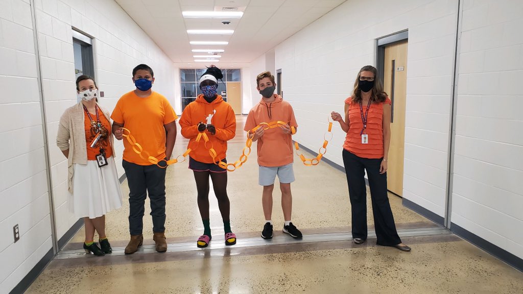 MrsPhillipsSHS's tweet image. More @seaforthhs students taking a stand against bullying! #ccsunity