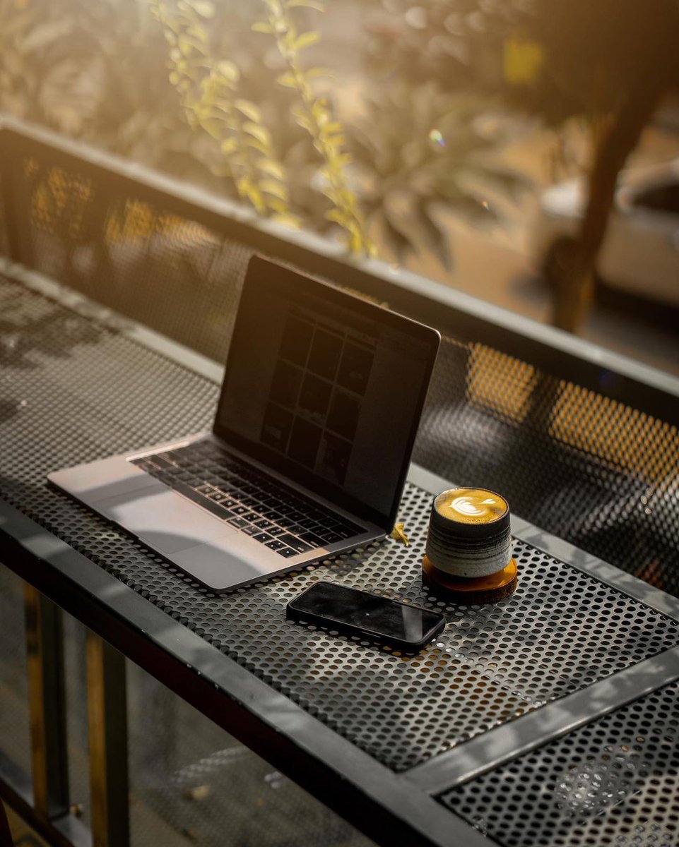 MeetYourBarista's tweet photo. Work essentials ☕📱💻
📸 by kiboyharvens  
#barista #coffeetime #coffeeshop https://t.co/9f78JoJKGl