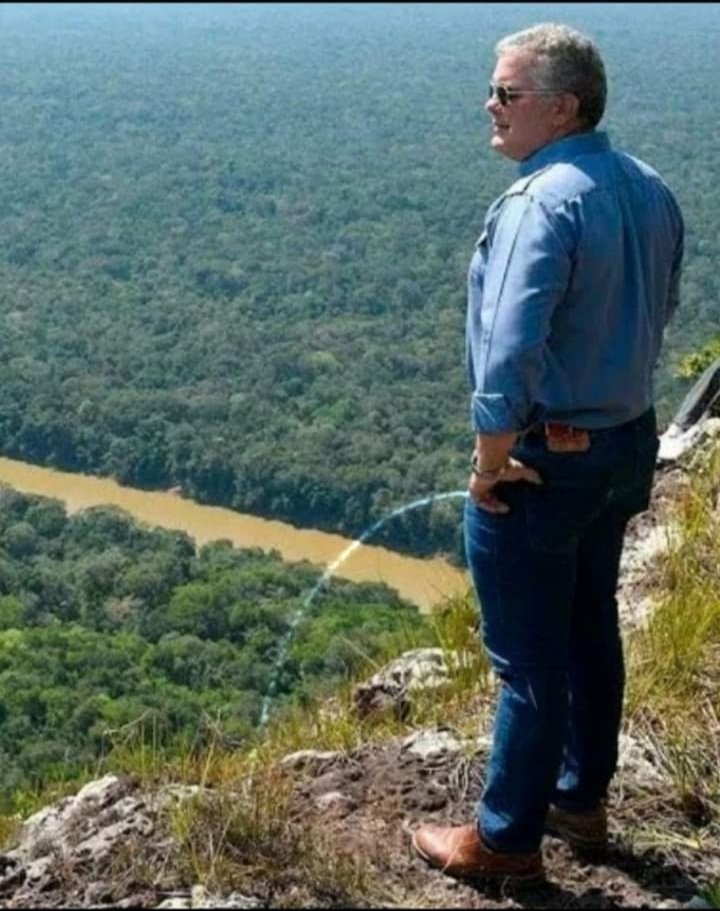 Matador000's tweet photo. Con Iván Duque ha crecido el desempleo, ha crecido el hambre, ha crecido el narcotráfico, ha crecido la delincuencia, han crecido las masacres, ha crecido el desplazamiento, ha crecido la corrupción, ha crecido su idiotez y ha crecido su barriga.

Sigan votando por el uribismo. https://t.co/Q8al4Lgk2u
