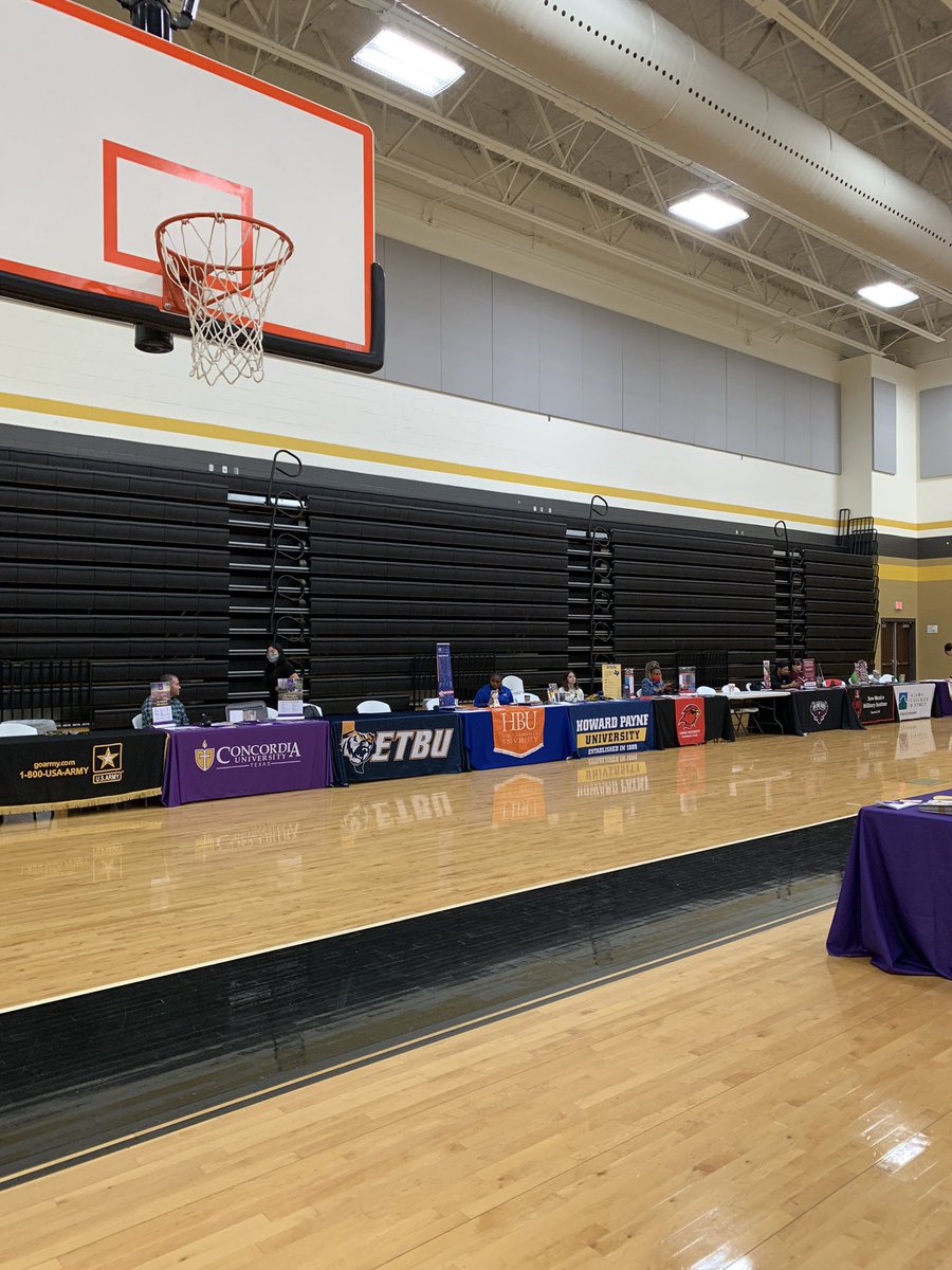 SHSCounselTeam's tweet photo. Getting ready for our SHS College, Career and Military Fair! #ccmrready #MatadorProud๐โ๏ธ๐ค https://t.co/fCea4f5u0u