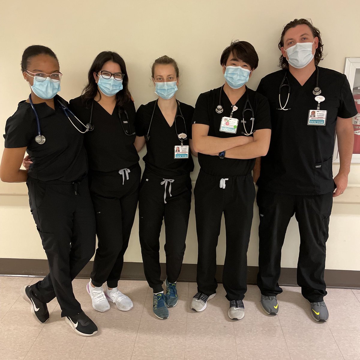 SJHFMRes's tweet photo. Now vs Then: How cool is this! Our inpatient team accidentally all matched in black the other day, and reminded our attending of a photo of the intern class from 1945 wearing all white!!! Very cool piece of our history! #MedTwitter #FMRevolution #meded https://t.co/WZXOSdSqmH