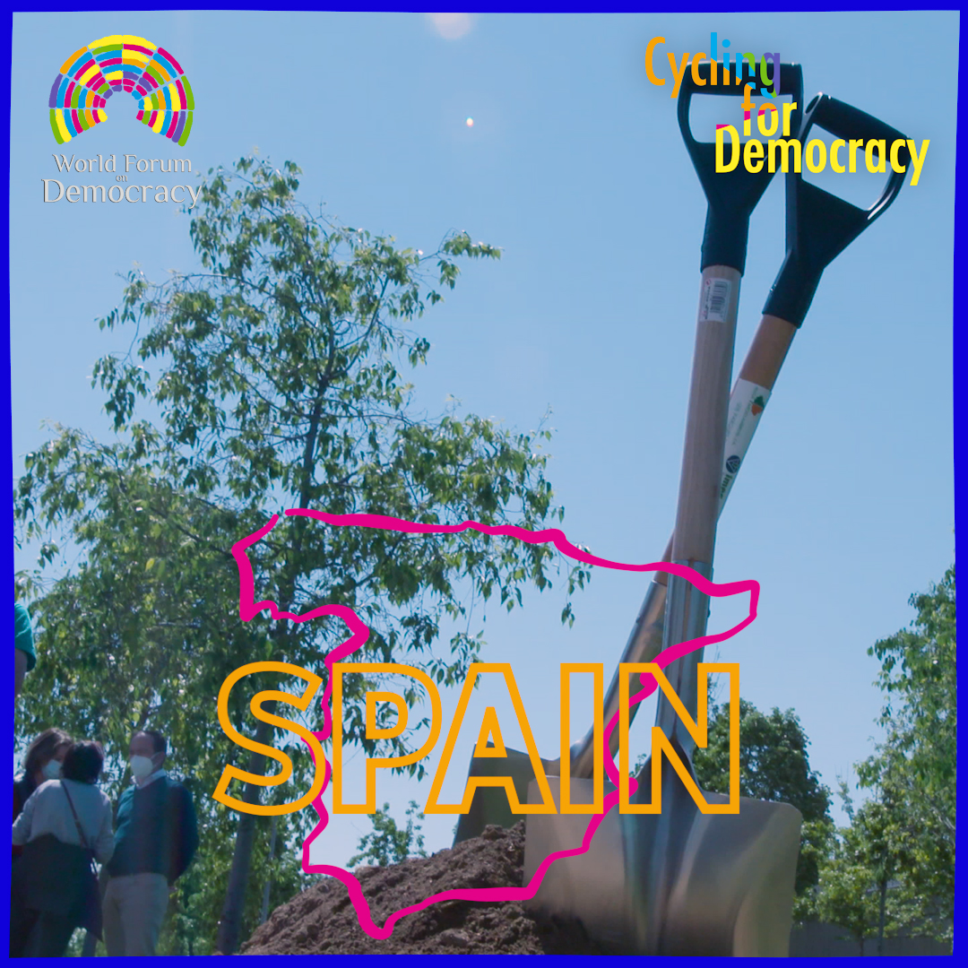 CoEDemocracy's tweet photo. ▶️Episode 8 of #CyclingForDemocracy : https://t.co/tbQhHfv96x w/ @Equipo_Europa from 🇪🇸
Follow Manuel through the streets of Madrid to discover the manifesto #UnárbolporEuropa, involving #youth in decision making processes 🚴✊
#atreeforeurope #sustainability #europeanyouth https://t.co/7jErvrwGWs