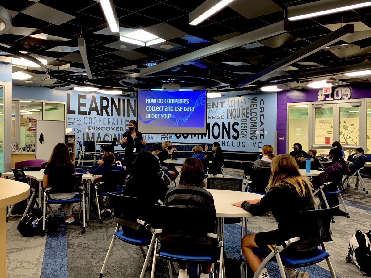 Powerful #DigCit conversation on student privacy and data collection with this group of student led by librarian Heather Chalfin. So relevant especially with #SOPPA implementation in Illinois. #DigCitWeek #engage109