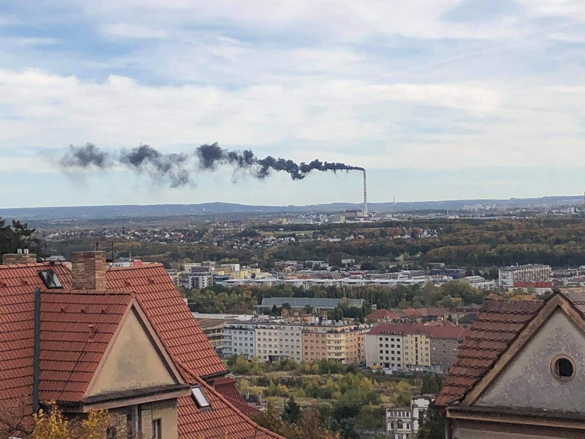 ‼️ Hoří v jedné z budov spalovny v Malešicích. Na místo vyjelo několik jednotek hasičů <a href="/iROZHLAScz/">iROZHLAS.cz</a> více 👉 irozhlas.cz/zpravy-domov/m…