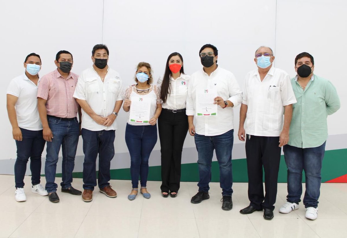 Tomé protesta a los dirigentes del Comité Municipal del PRI Isla Mujeres: <a href="/hernan_325/">Hernán Magaña</a> Presidente del CM y Rosa Emilia Vélez Reyes Secretaria General. ¡Mucho éxito en esta encomienda!

#Revolucionarios