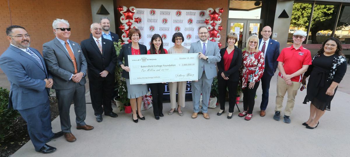 Check out this piece by <a href="/TheThirdGraf/">John Cox</a> #FrontPage <a href="/Bakersfieldcali/">The Bakersfield Californian</a> Photos <a href="/horvath_alex/">Alex Horvath</a> 

$2M #MajorGift for #ValleyStongEnergyInstitute <a href="/BAKcollege/">Bakersfield College</a> 

<a href="/CalCommColleges/">California Community Colleges</a> redefining #WorkforceDevelopment #HighRoadsJobs @swebercccco 

tinyurl.com/4jnxwtwy