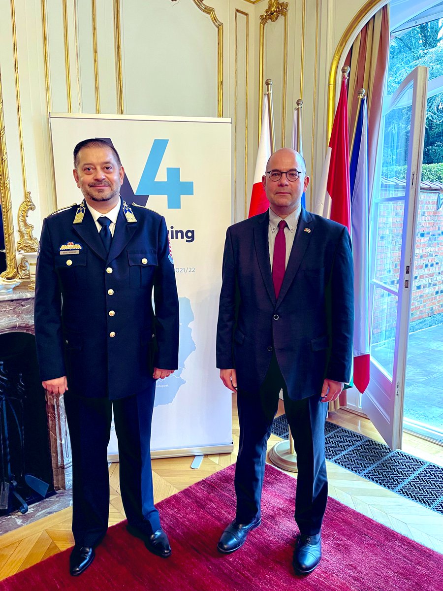 tamasivankovacs's tweet photo. Great to welcome back to #Brussels Lt.Colonel Róbert Dancs of @police_HU who will continue his service at the #EUMS #Watchkeeping Capability of the @eu_eeas - an important presence of #Hungarian expertise put in good use at #EU missions. 🇪🇺🇭🇺 https://t.co/X0U6lLH88i
