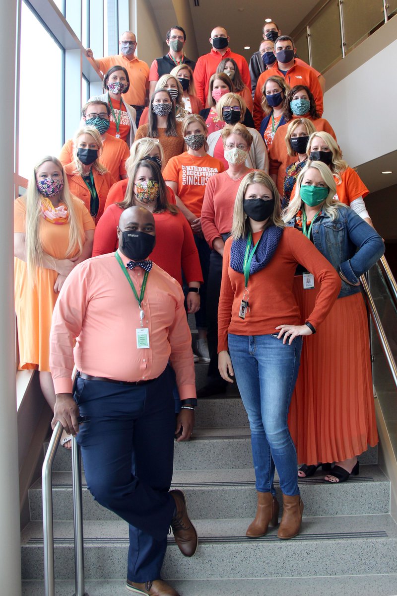 LindberghFlyers's tweet photo. Unity Week is being celebrated throughout Lindbergh Schools. On Tuesday, @SappFlyers fifth graders held up signs of encouragement during parent drop-off; @LHSFlyers staff and students danced during lunch; and Central Office staff wore orange. #WhyWeFly #BeTheGood #FlyKind https://t.co/B5gbCer9h5