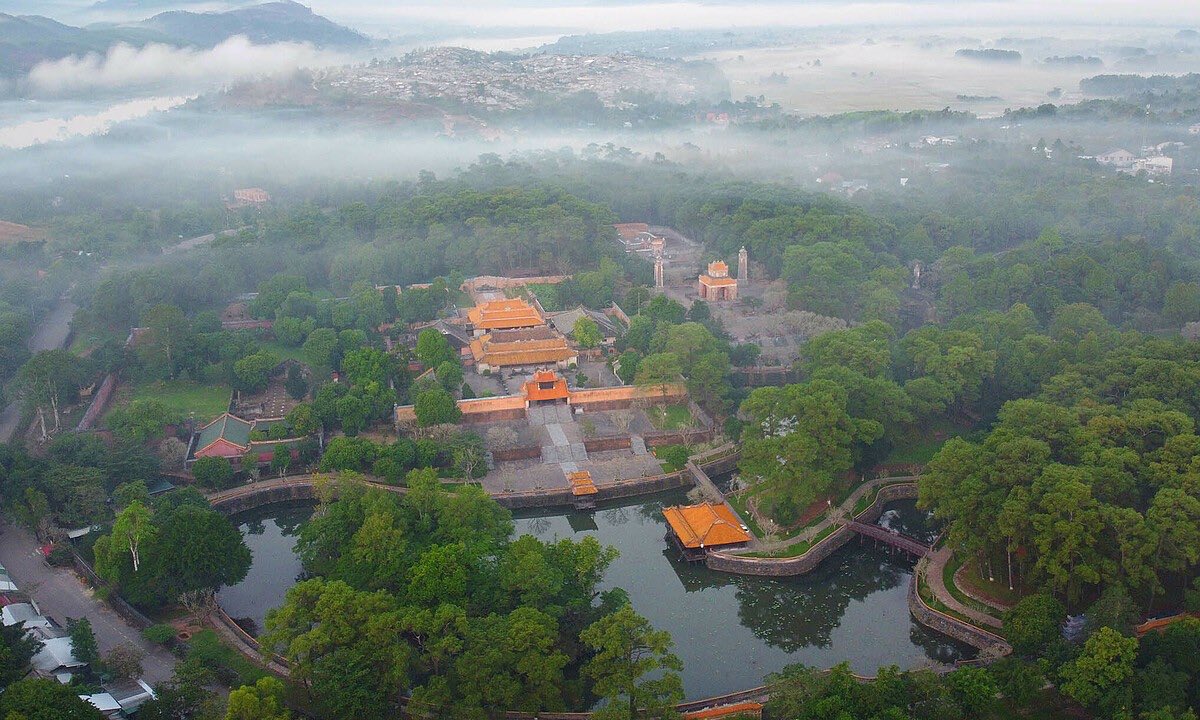 Expat_Local's tweet photo. South Korean visitors to arrive in Hue in December. #traveland_explore #earth_shotz #travelig #travelling #nature #naturelover #flowers #flower #travelgram #beautifulnature #naturelovers #beautifulplaces #nature_good #instatravel #instagramnature #photooftheday #picoftheday https://t.co/LVFtdVxRCg