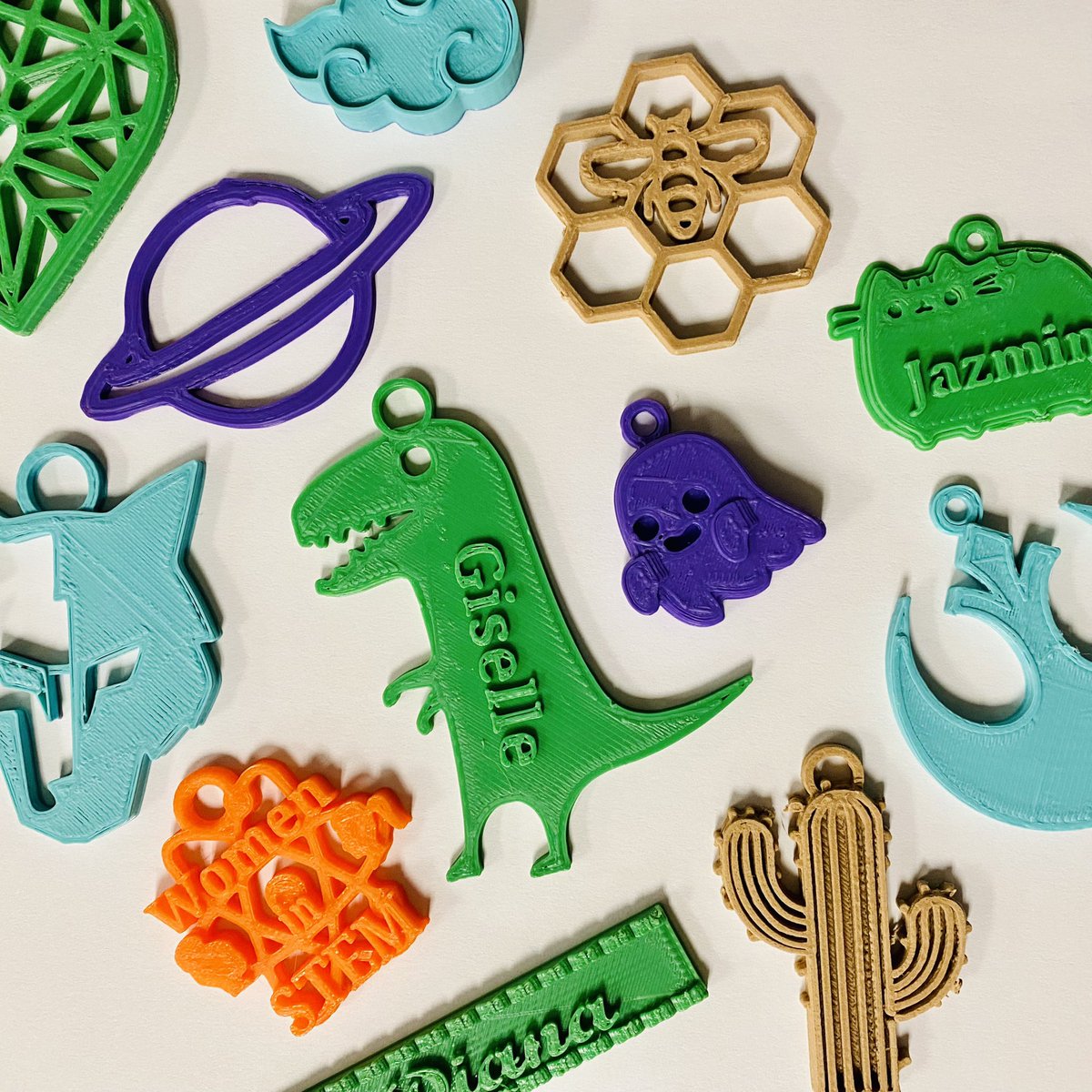 lobowomeninSTEM's tweet photo. A sneak peak at our Fall Fundraiser 👀✨ get your custom 3D printed Keychain starting November 1st! https://t.co/uvLawqJflJ