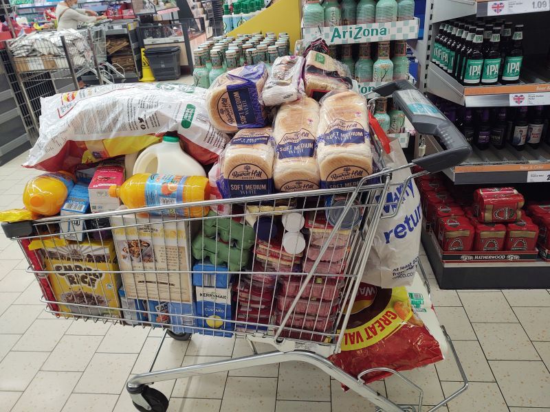 runPCrun's tweet photo. Don't you love it when you give a supermarket your custom, buy so much that you can't fit it all in the trolley and so have to go back in again, and as a reward for your loyal custom you get a parking fine? #Lidl @LidlGB https://t.co/FOOcLtuNGb