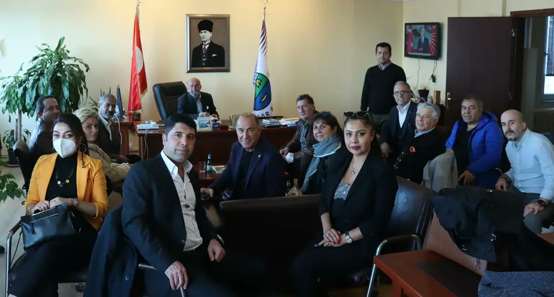 İstanbul Yaşam Derneği Dernek Başkanı Çetin Soysal ve yönetimi başkanımızı ziyaret ettiler.  Dernek çalışmalarının konuşulduğu ziyarette, Adaların sorunları da gündemdeydi.