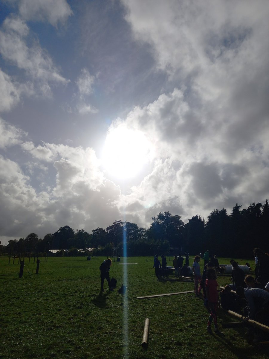 GrimsdykeSchool's tweet photo. What is that strange orange thing in the sky brightening up our Buggy Build this afternoon. Team O'Reilly and Team Joanides (Sutherland) are having the best of it. #whosegotabrightidea #justkeeprolling https://t.co/R7e8dmqpNp