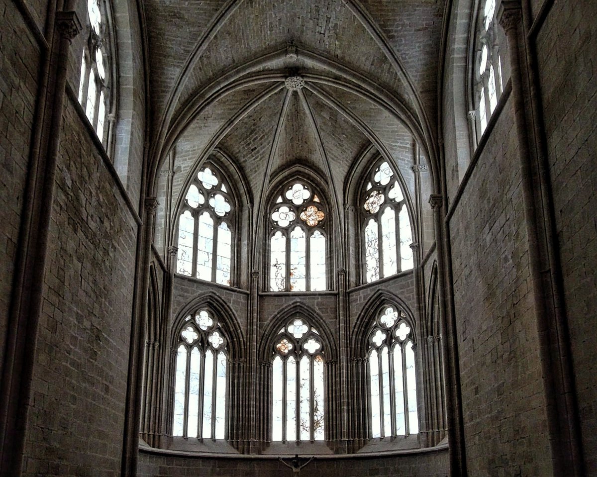 RomanicoEspana's tweet photo. A quien corresponda: Hagan el favor de reabrir al público el Monasterio Cisterciense de Santa María de San Salvador de Cañas (La Rioja), cerrado a cal y canto desde el inicio de la pandemia. Afortunadamente vamos recuperando la normalidad y la excusa virus no puede ser eterna 🙏 https://t.co/RHF41YcCAr