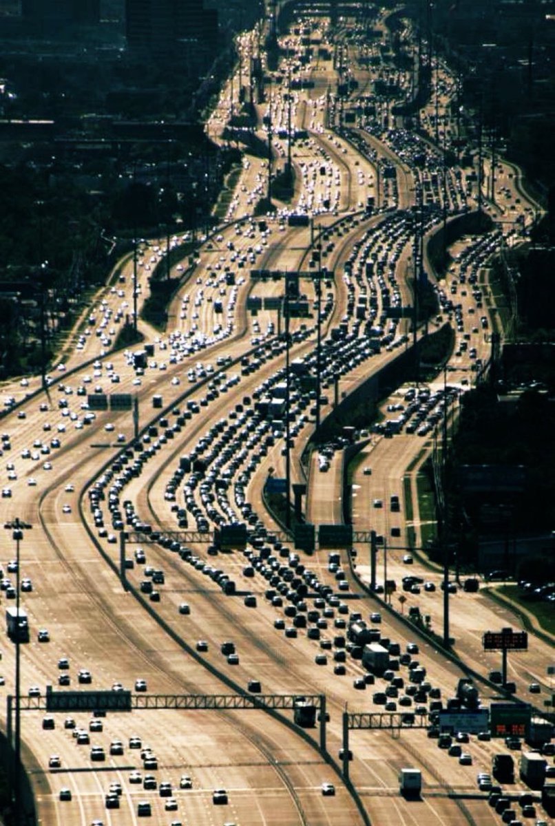 _dmoser's tweet photo. 🚗🚗🚗🚗🚗🚗🚗🚗🚗🚗🚗🚗🚗

"Building more roads to prevent congestion is like an obese man loosening his belt to prevent obesity" 

~ Lewis Mumford https://t.co/bNdAVBANsr