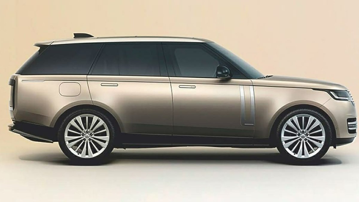 AutoExpress's tweet photo. NEWS: The 2022 Range Rover has been leaked online ahead of its unveiling next week...>> https://t.co/oBXcwJVvz7 https://t.co/luVOIZ2X3S