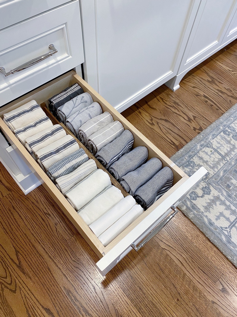 Need a quick win to get motivated? File folding and an optional drawer divider made a huge impact in this kitchen drawer, thanks to the NEAT Method Portland team.