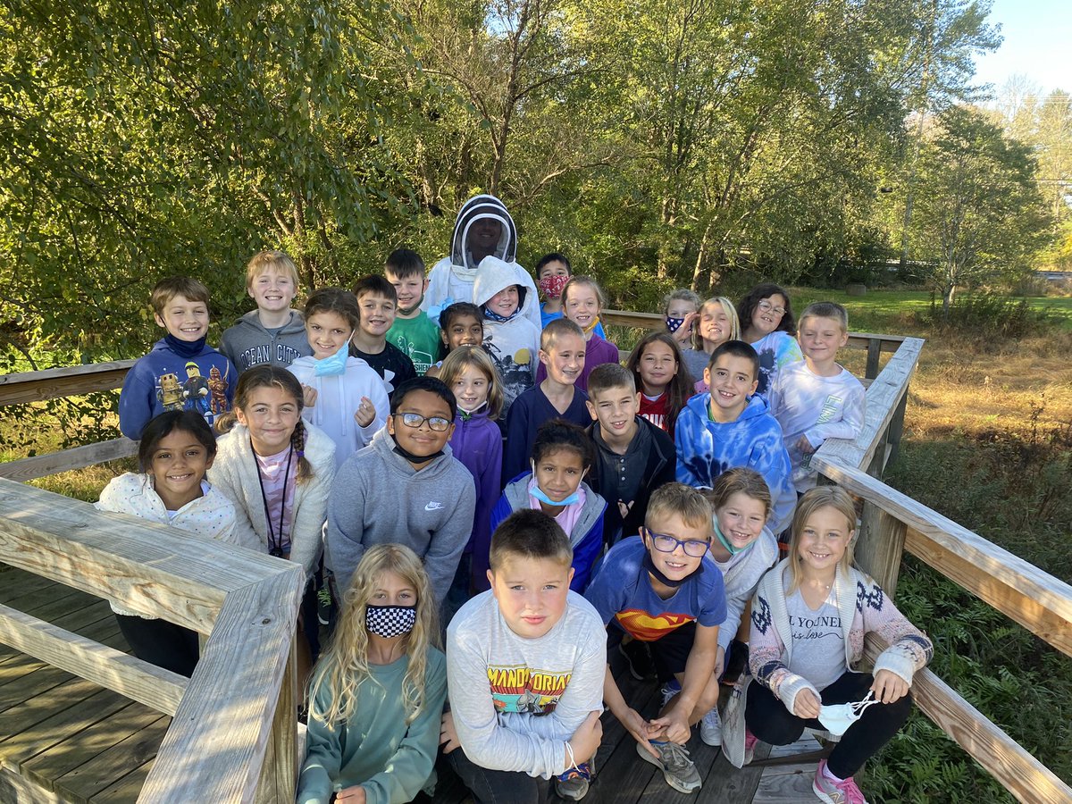 MissHaugh's tweet photo. Had so much fun with @east_goshen learning about the importance of honey bees! 🐝   @EGEroadrunner https://t.co/CmI3iVifGO