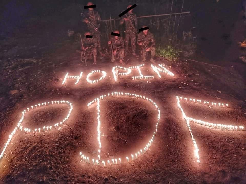 LIGHTNI68492726's tweet photo. The comrades of KDPF also participated the revolutionary Thidingyut Campaign and #CandleStrike with the promise that they will eradicate the Dictatorship completely by praying for the safety of people and their brother comrades ✊🏼🕯️

#Oct20Coup 
#WhatsHappeningInMyanmar https://t.co/9qrhMQCDtW