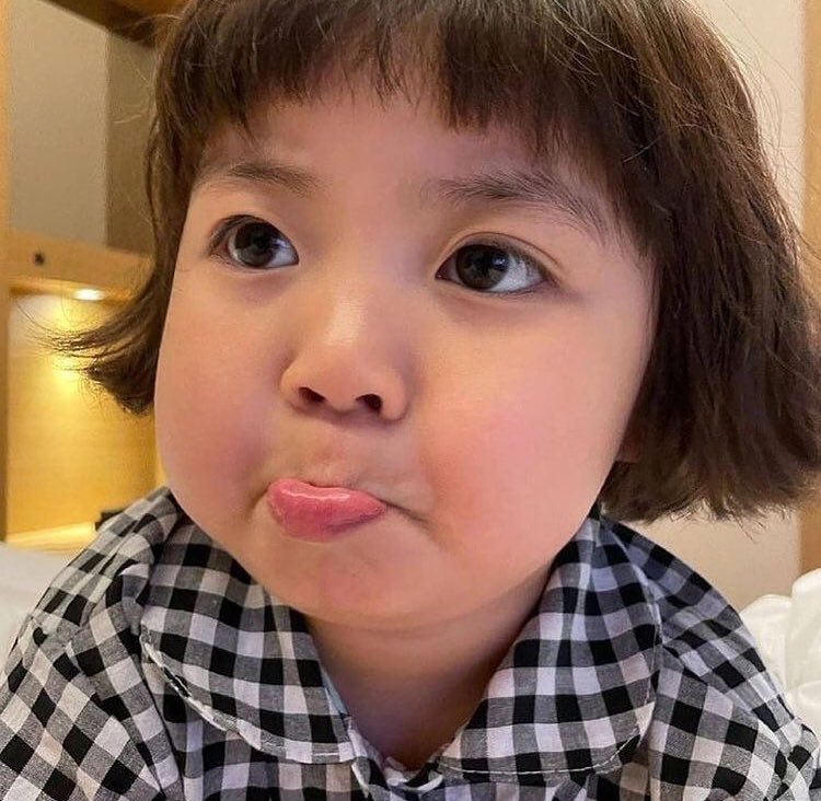 ninakoreana's tweet photo. Cuando me estoy cepillando y alguien me hace una pregunta: https://t.co/4ZIw4G1hNP
