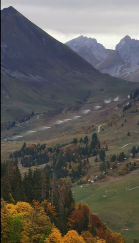 Ski Weekender tweet media