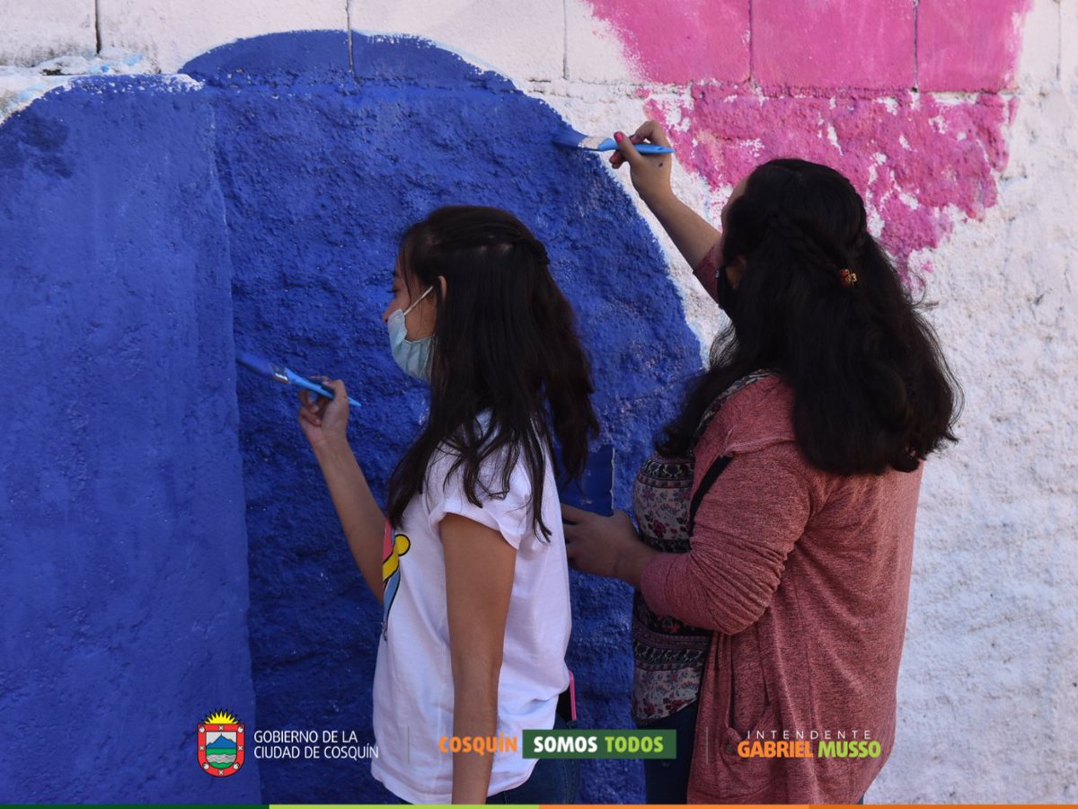 MuniCosquin's tweet photo. 🎉 En el marco del Programa Banco de Tiempo, impulsado por la Agencia Córdoba Joven, se está llevando a cabo un mural en Plaza Rosario Vera Peñaloza en barrio La Huelga. 😁👏🤩

Los jóvenes voluntarios eligieron la temática, realizaron el boceto y comenzaron a pintar.🙌🖌🎨 https://t.co/o0EoFqHpjq