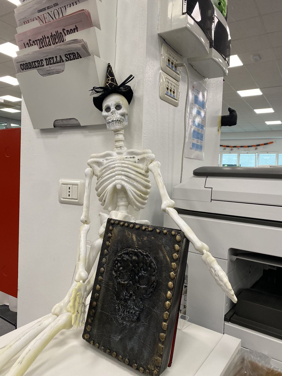 ASMLibrary's tweet photo. We would like to thank the ASM PTO for the extra Halloween flair that they added to the Library today. They really went above and beyond. This will really add to the atmosphere for Read In the Dark next week! #graziemille #ASMPTO #ASMrocks https://t.co/ToF0pLz2XY