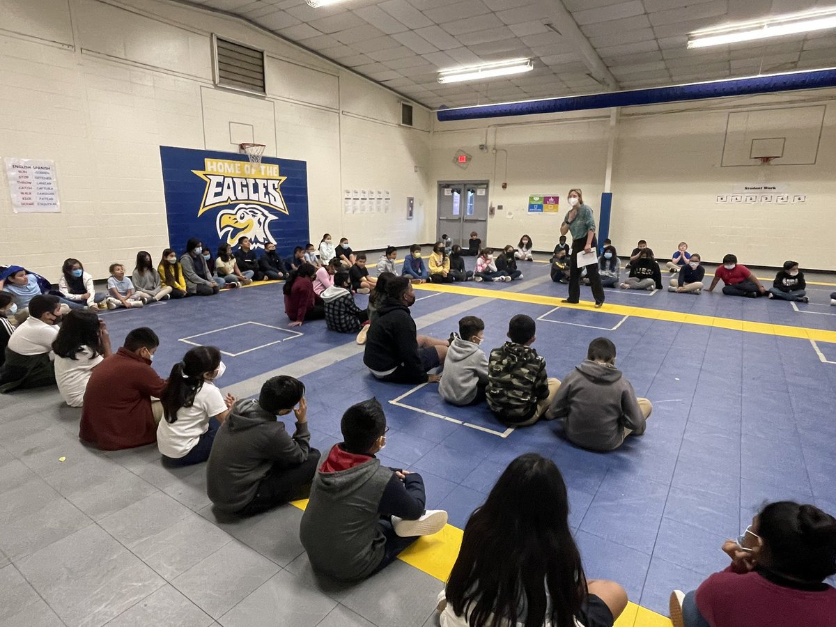 FairOaksEagles's tweet photo. Our @FairOaksEagles are being challenged to #invest in their #reading!! Principal @cathieseibert &amp; #SchoolLibrarian @LintheLibrary are getting Ss excited about the new @zoobeanreads challenge. There’s 🍿 involved! #FairOaksEagles #LibraryFairOaks #lovetoreadhere https://t.co/2W9ufE8q7V
