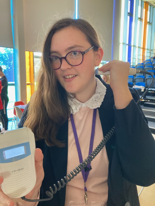 yourfuturelife2's tweet photo. We have Medical Mavericks in our Hub today giving all our aspiring #medics some hands in experience!  @AlcesterAcademy @RidgewaySec @studleyhigh @StBenedictsUK @CatholicTrinity @SaintsAugustine https://t.co/EIQBdrT3oJ