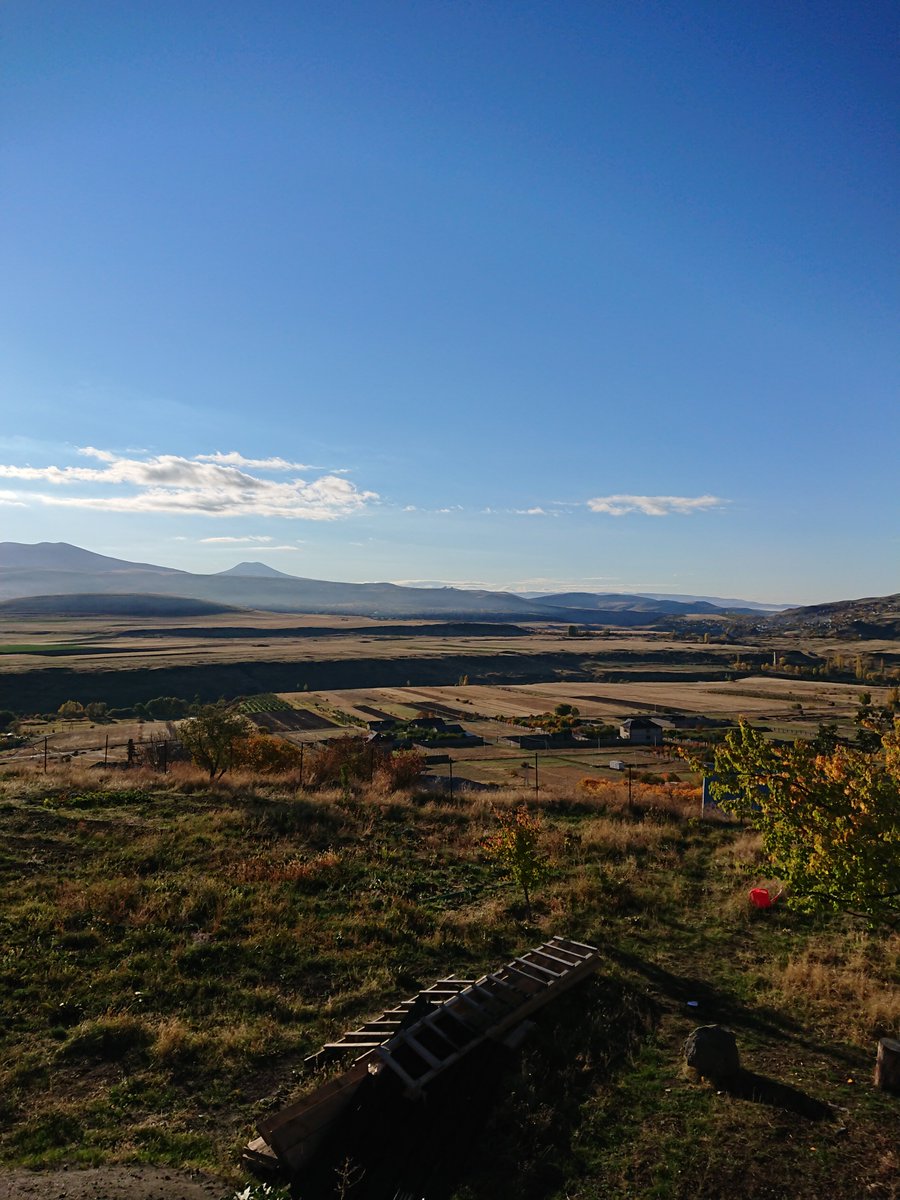 meGinnie's tweet photo. Ապրել
այնտեղ, որտեղից ոչ մի տեղ գնալ չես ուզում։ 
#տուն #գյուղ #սեր https://t.co/7M5GW5xbd9
