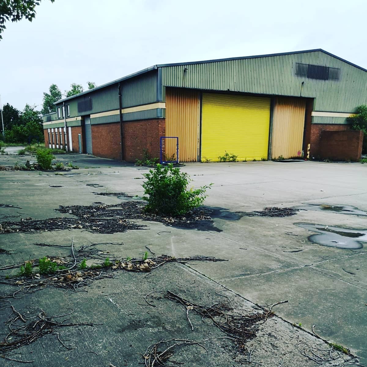 TheStorageTeam's tweet image. 🟢 SWIPE FOR BEFORE AND AFTER!! 🟢

Crazy how much has been done to the facility to get it to look like it does today.

Seeing these 2 images next to eachother makes it hard to believe you're looking at the same building!