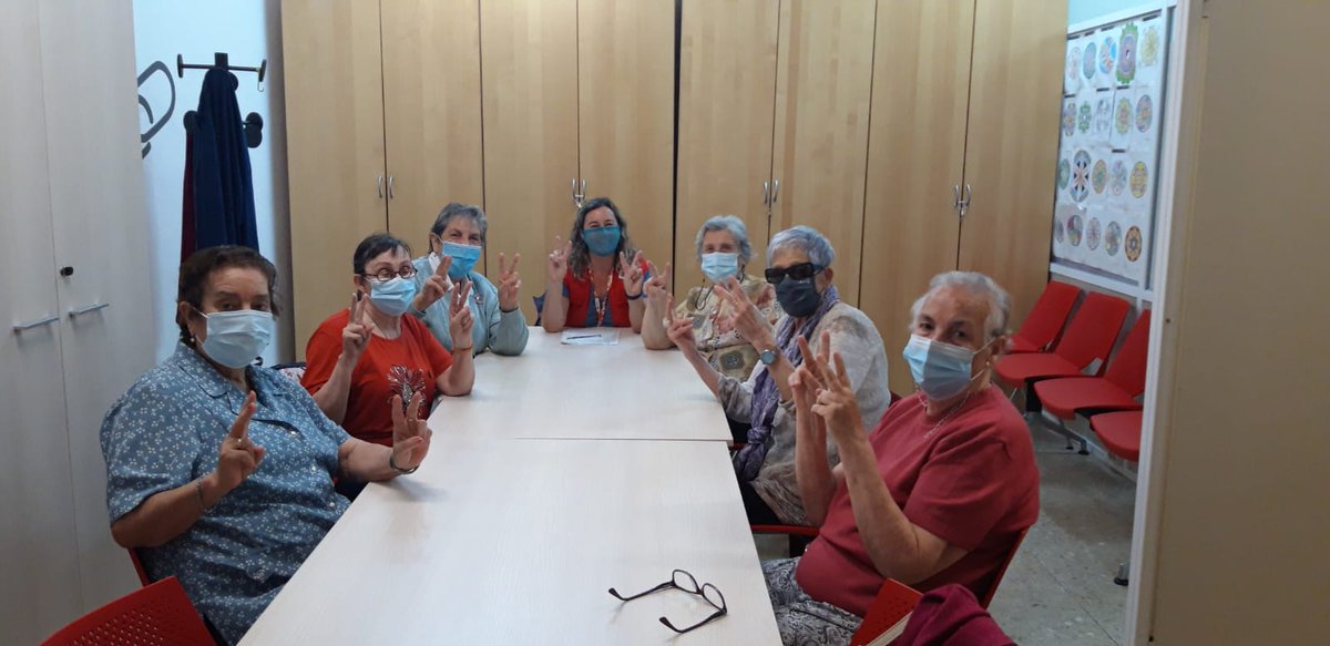 Avui a <a href="/CRViladecans/">Creu Roja a Viladecans</a> <a href="/CreuRojaCAT/">Creu Roja Catalunya</a>
hem començat a treballar el projecte #BuenTratoCRE #BonTracteCR amb molt bona acollida de les usuàries i amb més ganes de més. La informació es fonamental per #PrevenirElMaltractament Gràcies #SoniaMartin i #IsabelDelgado per fer-ho possible