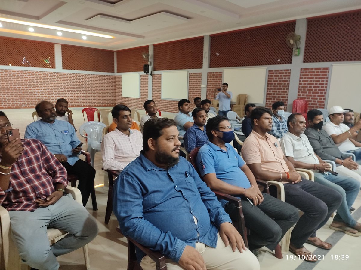 Nagaraj26718111's tweet photo. @AimraIndia  ನಡೆ ರೀಟೇಲರ್ ಕಡೆ ಅಭಿಯಾನಕ್ಕೆ ಕರ್ನಾಟಕದಾದ್ಯಂತ   ಅಭೂತ ಪೂರ್ವ ಬೆಂಬಲ ವ್ಯಕ್ತವಾಗುತ್ತಿದೆ. ಎಲ್ಲಾ ಜಿಲ್ಲೆಯಲ್ಲೂ ಎಲ್ಲಾ ಸದಸ್ಯರು,ಪದಾಧಿಕಾರಿಗಳು, ಮುಖಂಡರು ಪ್ರೀತಿಯಿಂದ ಪಾಲ್ಗೊಂಡು ಯಶಸ್ವಿ ಗೊಳಿಸುತಿದ್ದಾರೆ.
 ರೀಟೇಲರ್ ಗಳ  ಸರ್ವತೋಮುಖ ಅಭಿವೃದ್ಧಿಯೇ AIMRA ಗುರಿ. #Aimra https://t.co/o7omr3WOqk