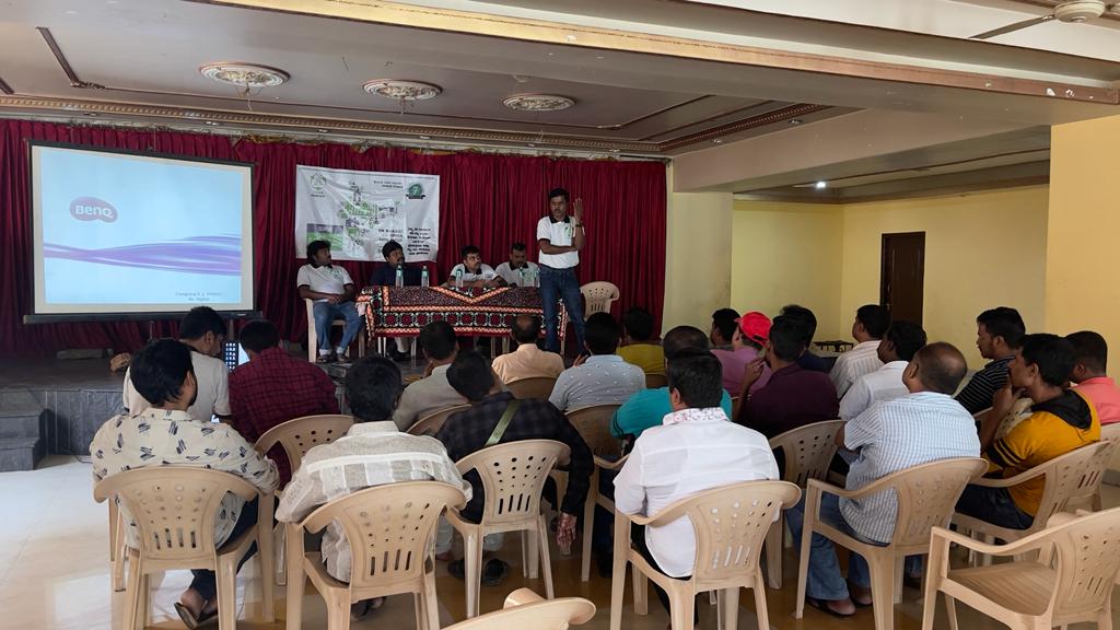 Nagaraj26718111's tweet photo. @AimraIndia  ನಡೆ ರೀಟೇಲರ್ ಕಡೆ ಅಭಿಯಾನಕ್ಕೆ ಕರ್ನಾಟಕದಾದ್ಯಂತ   ಅಭೂತ ಪೂರ್ವ ಬೆಂಬಲ ವ್ಯಕ್ತವಾಗುತ್ತಿದೆ. ಎಲ್ಲಾ ಜಿಲ್ಲೆಯಲ್ಲೂ ಎಲ್ಲಾ ಸದಸ್ಯರು,ಪದಾಧಿಕಾರಿಗಳು, ಮುಖಂಡರು ಪ್ರೀತಿಯಿಂದ ಪಾಲ್ಗೊಂಡು ಯಶಸ್ವಿ ಗೊಳಿಸುತಿದ್ದಾರೆ.
 ರೀಟೇಲರ್ ಗಳ  ಸರ್ವತೋಮುಖ ಅಭಿವೃದ್ಧಿಯೇ AIMRA ಗುರಿ. #Aimra https://t.co/o7omr3WOqk