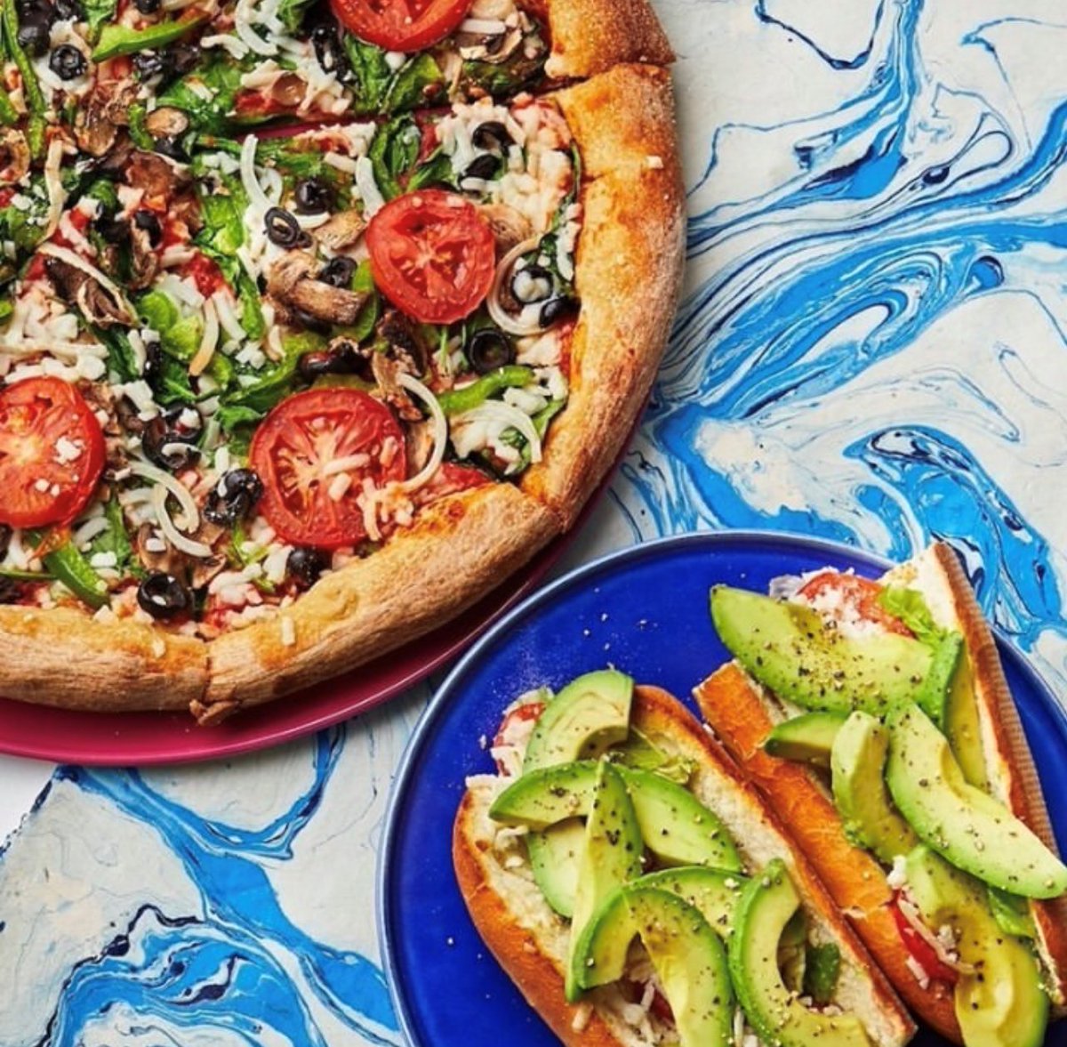 RoswellMellowMu's tweet photo. Want a fresh, flavorful vegan meal? With the Lifestyle 2021 menu category it is easier than ever to build a perfect Vegan Meal that never compromises on great taste.
.
.
.
.
#MellowMushroom #AtlPizza #RoswellResturants #30075Living #RoswellMomsNetwork #Pizza https://t.co/oNQugYOnZy