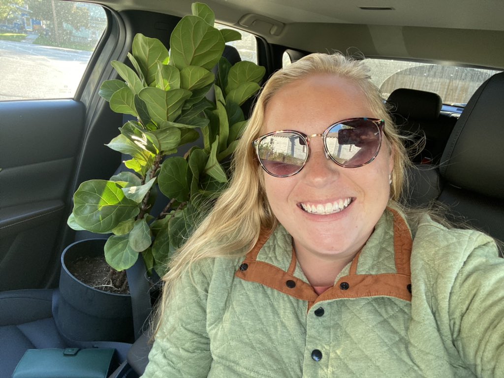 mmpayne96's tweet photo. I didn’t understand the odd looks I got on my way to work today…until I remembered that I was bringing a small load of house plants to my office 😅 https://t.co/mQtiTtzOGk