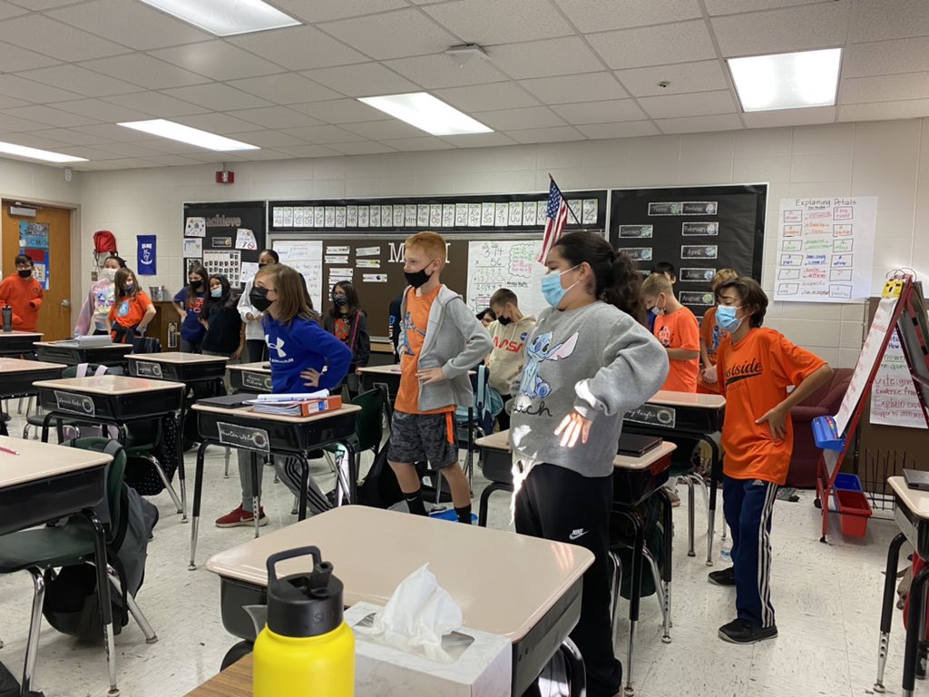 shannonmural's tweet photo. 5th grade is dancing away bullying! #d123kol #d123unites https://t.co/vp2SCFFb0e