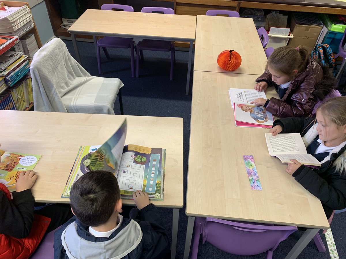 MissBonar_'s tweet photo. Primary 3 enjoyed their first WOW time! They were so excited to bring their own things to read from home and choose from the library! #wonderofwords @carmondean_ps https://t.co/VcuNgJs61E