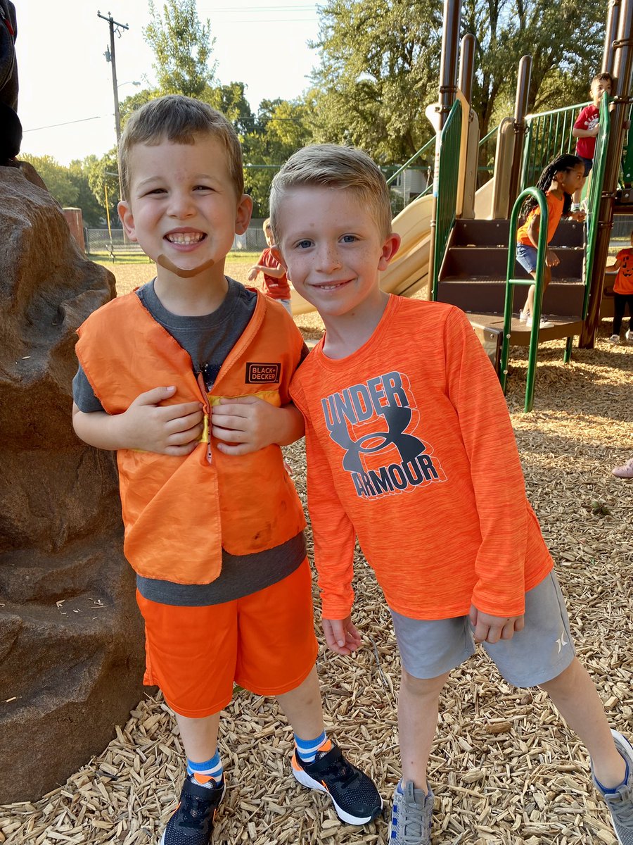 GESWhite0's tweet photo. Wearing Orange for Unity Day🟠🧡 @EarlyGcisd #GESshineon https://t.co/jPXI951zCu