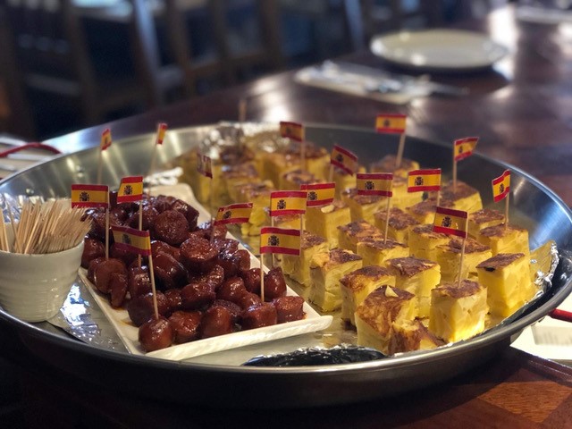 Knutsford Pumpkin Path ๐ (@pumpkinpath) on Twitter photo As well as the fun at our event, you can also enjoy pumpkin dough ball samples from <a href="/Knutsford_PE/">PizzaExpress - Knutsford ๐</a> ๐ tasty samples from @Evunarestaurants ๐ฅmulled wine from <a href="/MorganEdwardsFW/">Morgan Edwards Fine Wines & Spirits</a> ๐ท and don't forget to visit our founder <a href="/KnutsfordSweets/">KnutsfordOldeSweetShop</a>! ๐ฌ๐ญ Our lovely businesses never disappoint! As well as the fun at our event, you can also enjoy pumpkin dough ball samples from <a href="/Knutsford_PE/">PizzaExpress - Knutsford ๐</a> ๐ tasty samples from @Evunarestaurants ๐ฅmulled wine from <a href="/MorganEdwardsFW/">Morgan Edwards Fine Wines & Spirits</a> ๐ท and don't forget to visit our founder <a href="/KnutsfordSweets/">KnutsfordOldeSweetShop</a>! ๐ฌ๐ญ Our lovely businesses never disappoint!