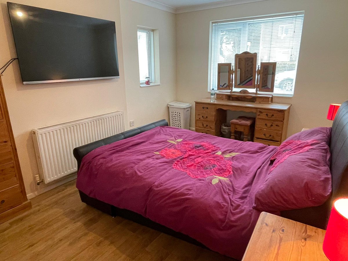 EstatesHomer's tweet photo. 🏡New Instruction🏡

📍BH10

•Two spacious double bedrooms
•One family bathroom
•70 Foot South-West facing garden
•Self contained outbuilding/annex
•Double driveway
•Open plan living
•Granted planning permission for an extension of the property

Guide Price: £365,000💸 https://t.co/L6oQNRJ0XG