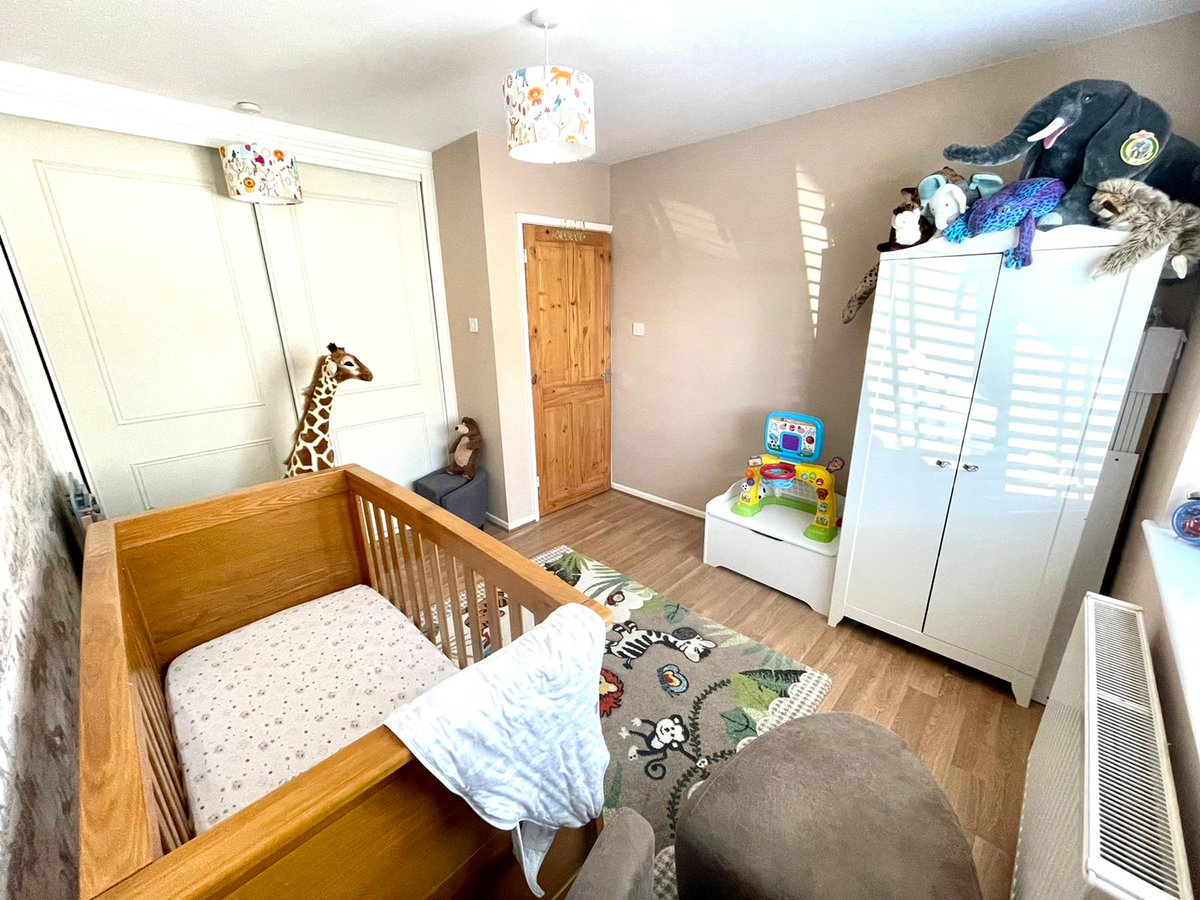 EstatesHomer's tweet photo. 🏡New Instruction🏡

📍BH10

•Two spacious double bedrooms
•One family bathroom
•70 Foot South-West facing garden
•Self contained outbuilding/annex
•Double driveway
•Open plan living
•Granted planning permission for an extension of the property

Guide Price: £365,000💸 https://t.co/L6oQNRJ0XG