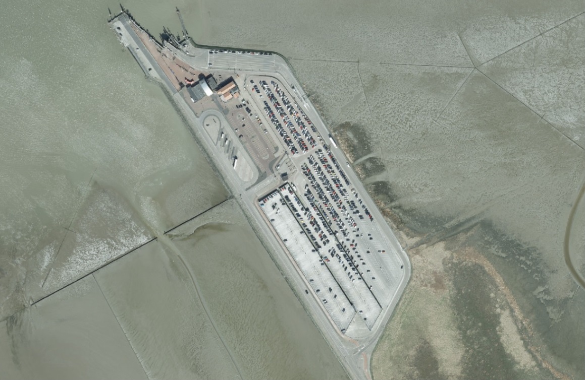 #Holwerd #Ameland en #Schiermonnikoog - Waarschuwing hoog water.

Donder-/ vrijdag word zeer hoogwater verwacht. Bestuurders op de veerdammen/ parkeergelegenheden word gevraagd om hier rekening mee te houden. Het hoogste peil (NAP+2.34m) word donderdag rond 24:00 uur verwacht.