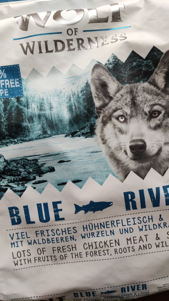 Nl2rma's tweet photo. @wolfofwilderness have you ever tried to open the vacuum sealed 1KG dogfood bags yourselfs? #sealedforlife https://t.co/eiinZpvsPq