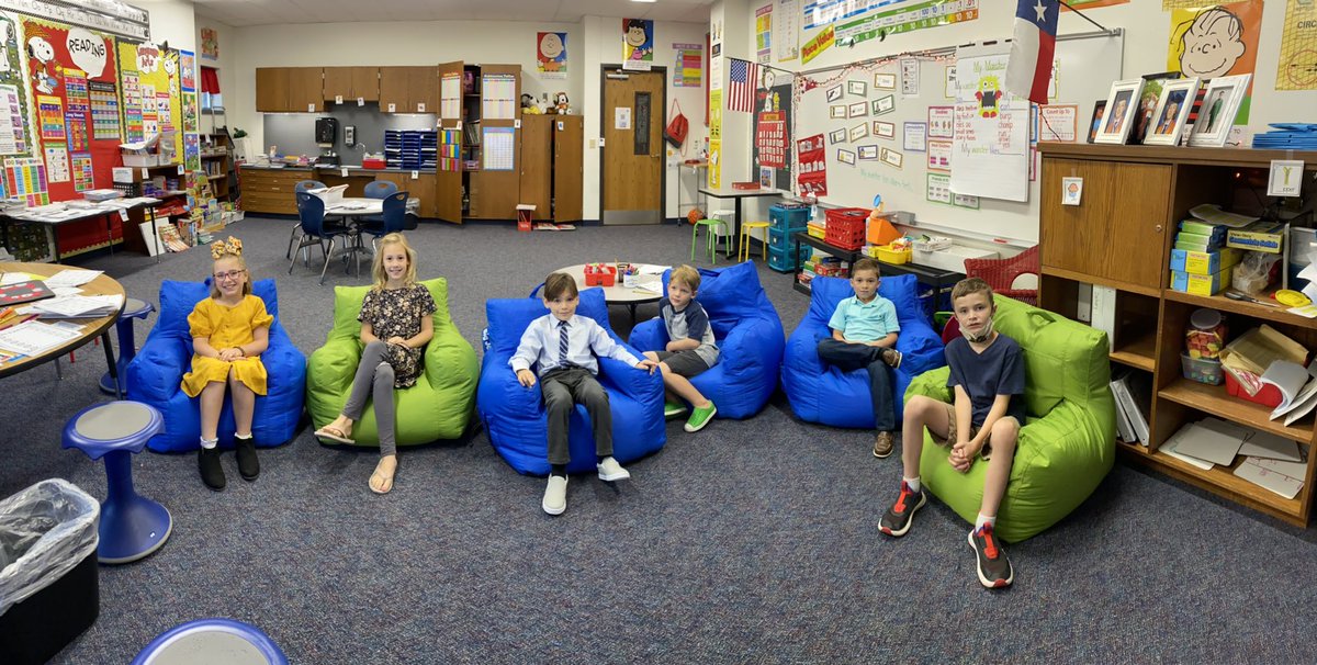 mstuart_mimi's tweet photo. Love working with this crew!  All dressed up for picture day! @EddinsElem @reaganstweeties @MrsTannersTweet @basstweeties https://t.co/GR1PD5fNON